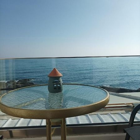 Beachfront Apartment Rethymno  Екстер'єр фото
