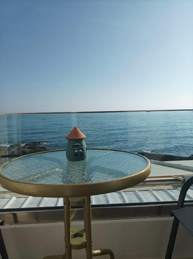 Beachfront Apartment Rethymno  Екстер'єр фото
